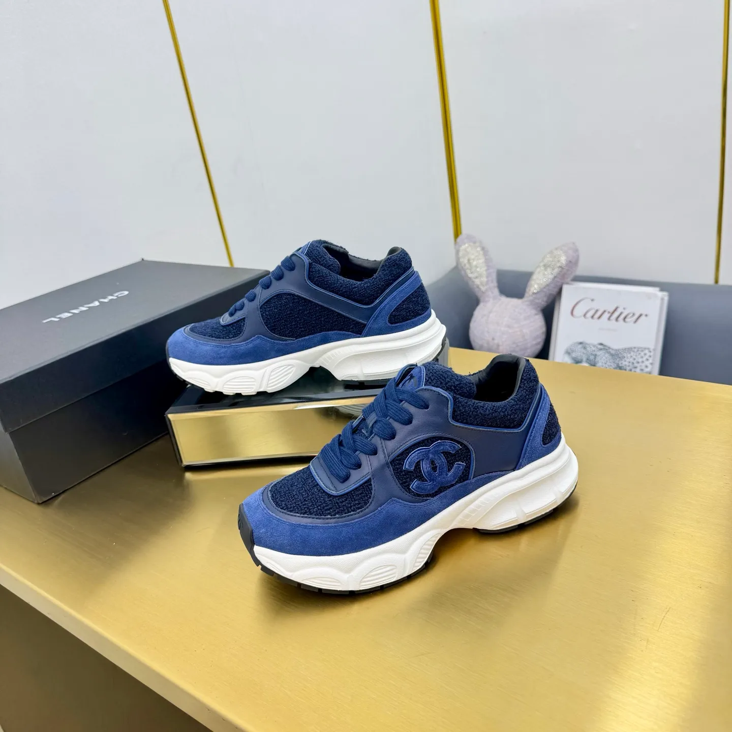 p700🐮🐮Upgraded version, upgraded version, upgraded version! No rebuttal accepted! ! ! ! Chanel Chanel dad shoes, couples' model for men and women - 2025 top casual sneakers in the counter. This classic design; the upper is electro-embroidered with various techniques; ❷The inner lining is made of: original Yangli + net ❸The outsole is based on: the original TPU combination outsole. The full set of boutique packaging for women 35–41